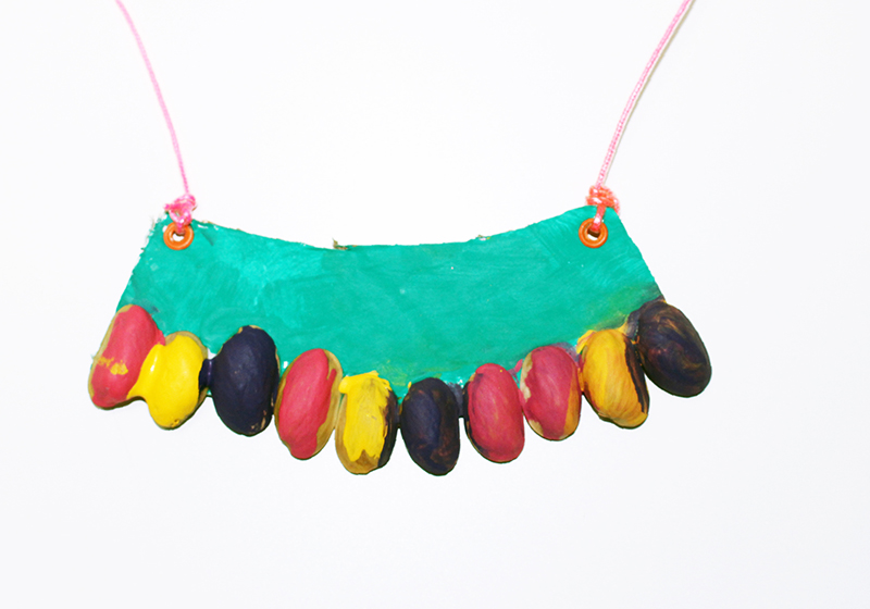 DIY collar de pistachos