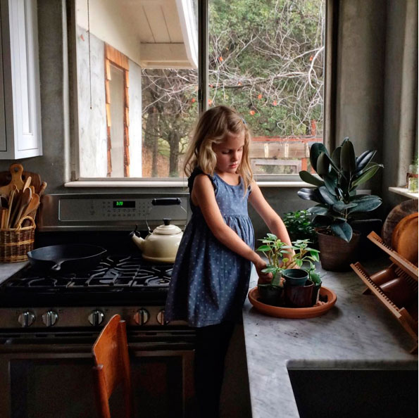 ig-kid-gardening