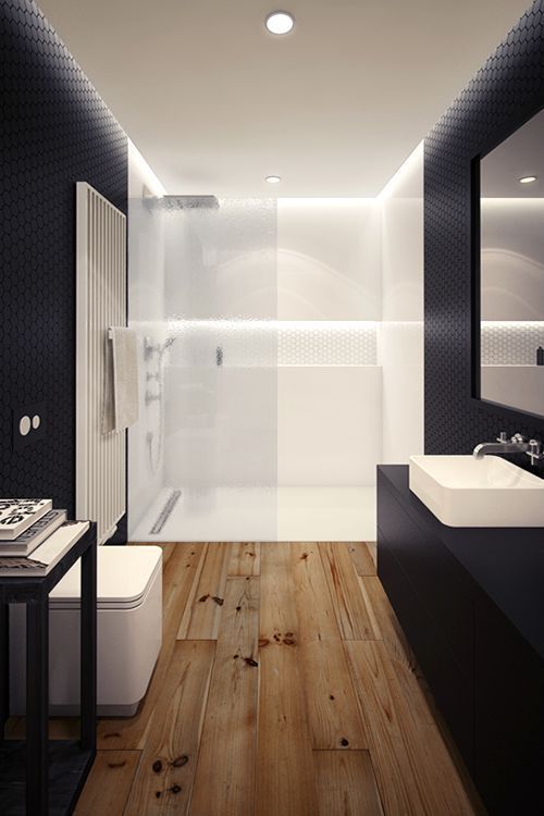 Baño moderno con suelo madera y piezas minimalistas